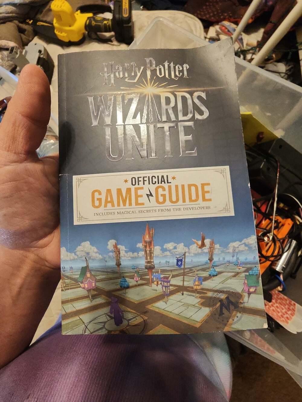 Harry Potter: Wizards Unite Official Game Guide by Scholastic